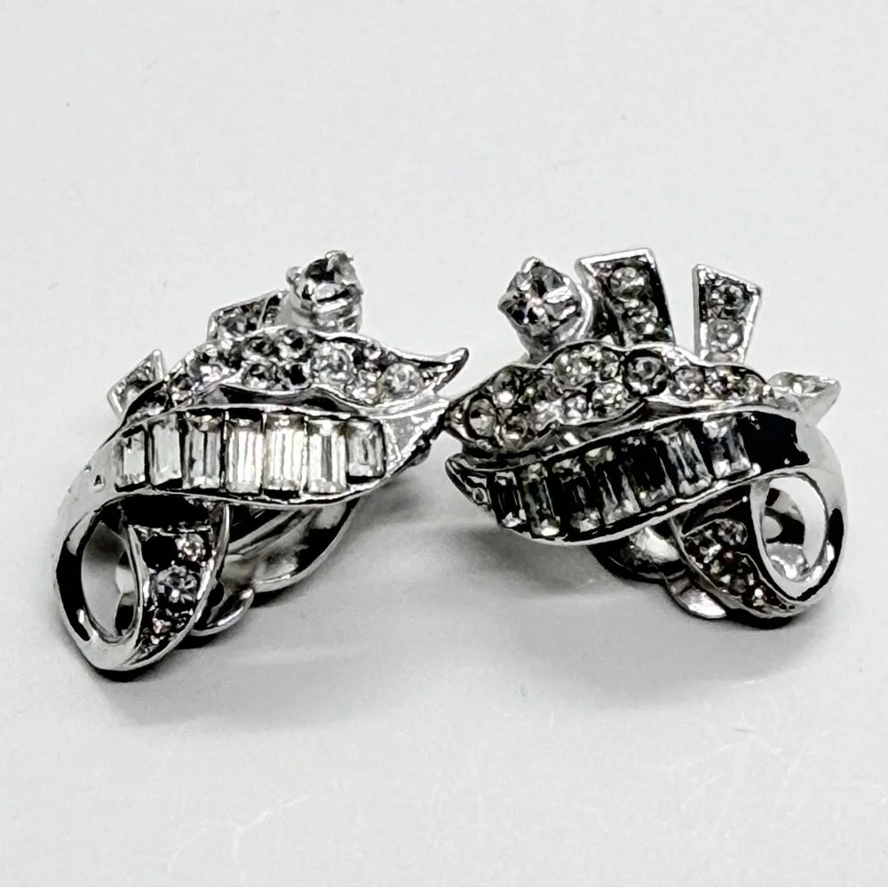 WEISS Pat. 2583 Silver Tone Art Deco‎ Clear Rhinestones Clip on Earrings Vintage